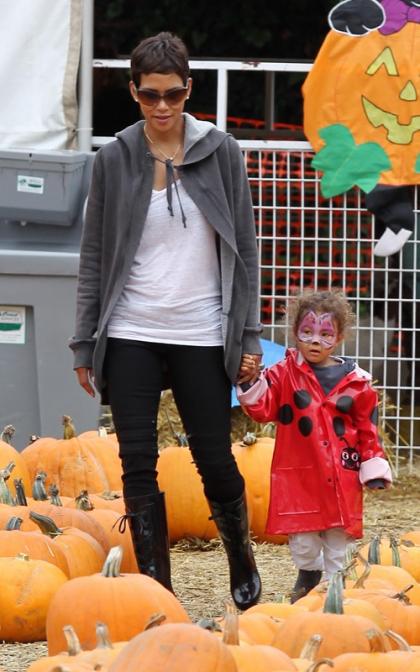 Halle Berry and Nahla: Pumpkin Patch Pair