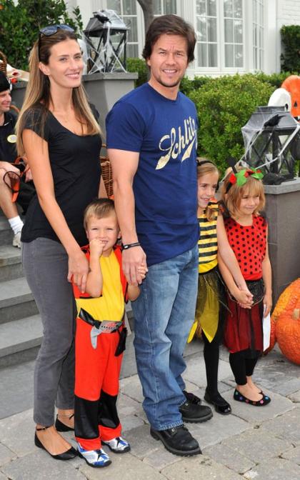 Mark Wahlberg: Pumpkin Patch Papa