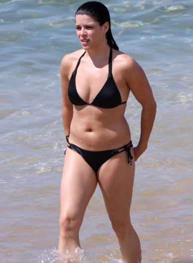 Neve Campbell Bikini Pictures