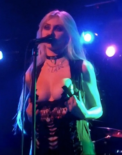UPDATE: Taylor Momsen Flashes Her Tits Onstage