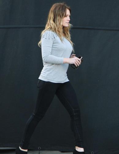 Hilary Duff Rocks In Her Skinny Jeans