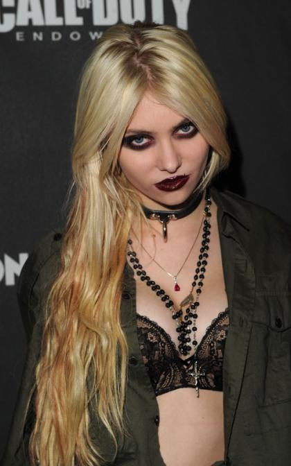 Bra-Baring Taylor Momsen: Black Ops Party Girl