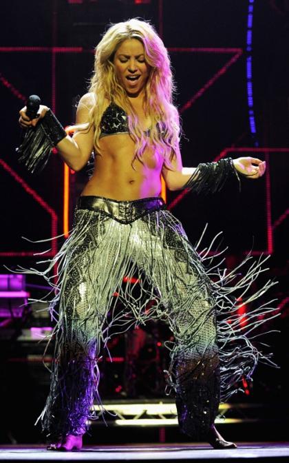 Shakira Rocks Out at the 2010 MTV EMAs