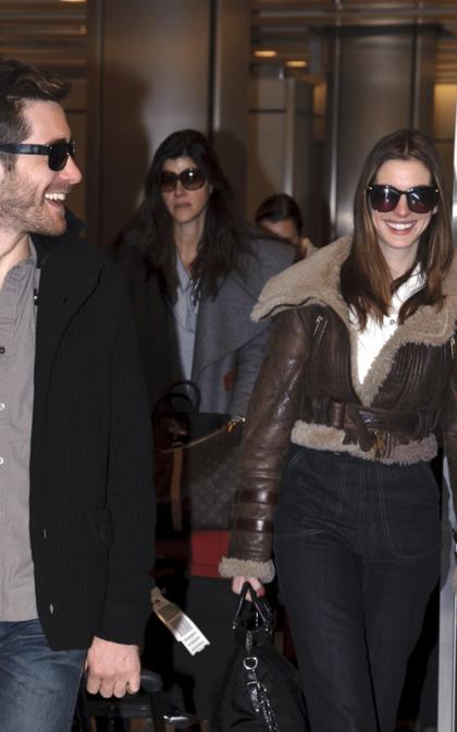 Jake Gyllenhaal & Anne Hathaway: Heathrow Landing