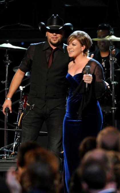 Kelly Clarkson: CMA Awards Performance