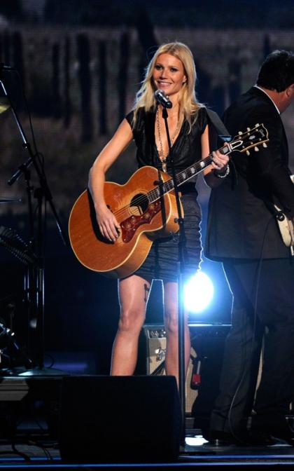 Gwyneth Paltrow's CMA Awards Performance