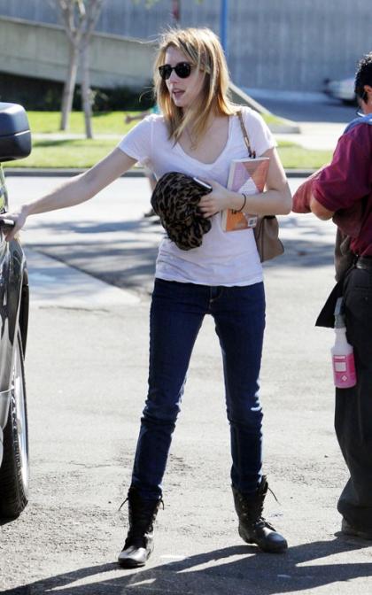 Emma Roberts: Car Wash Cutie