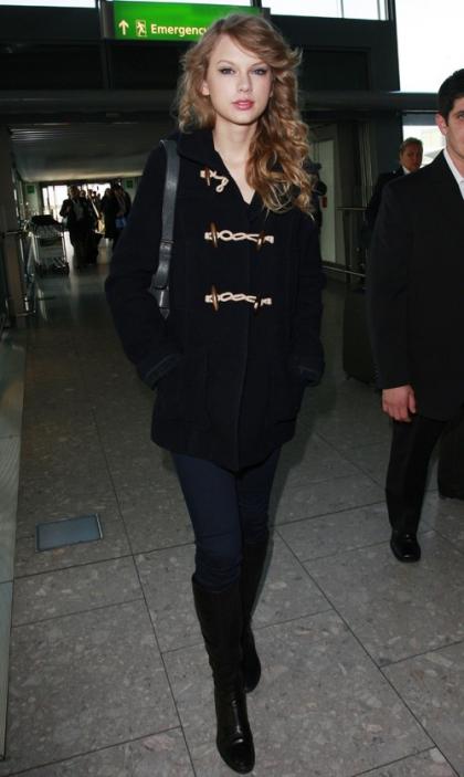 Taylor Swift Heads Out of Heathrow