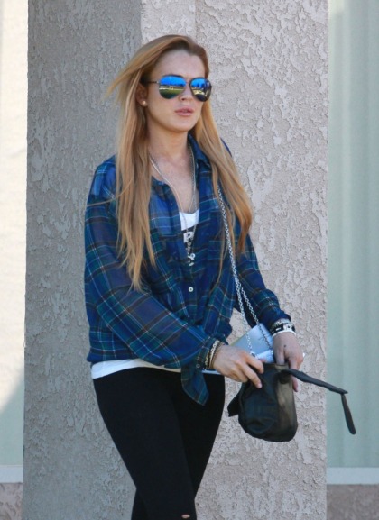 Lindsay Lohan spends entire day out of rehab at home,   does photoshoot next day