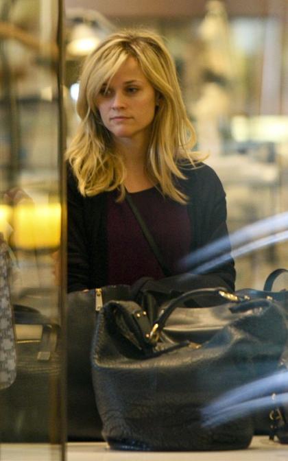 Reese Witherspoon's Weekend Family Shopping Fun
