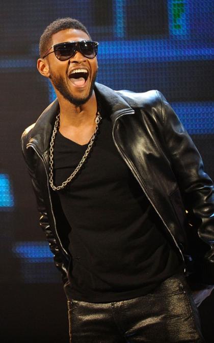 Usher Livens Up the 2010 AMAs