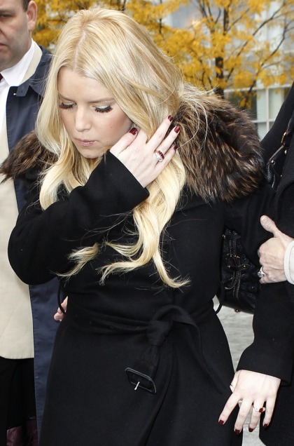 Jessica Simpson is not pregnant, just sick (and   dumb)