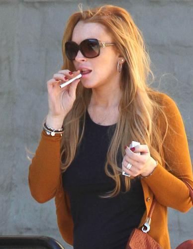 Lindsay Lohan Is Smoking!