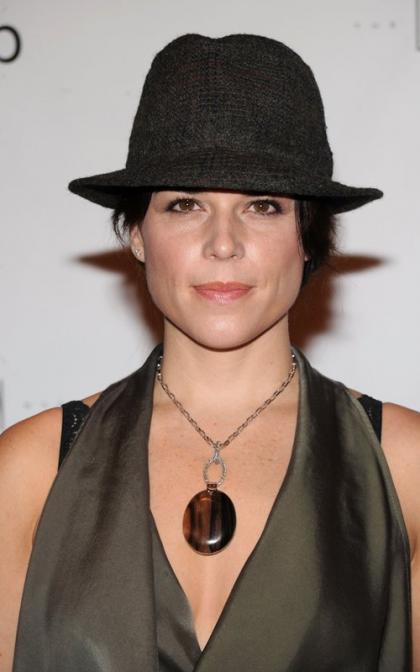 Neve Campbell Roasts Quentin, Talks Single Life