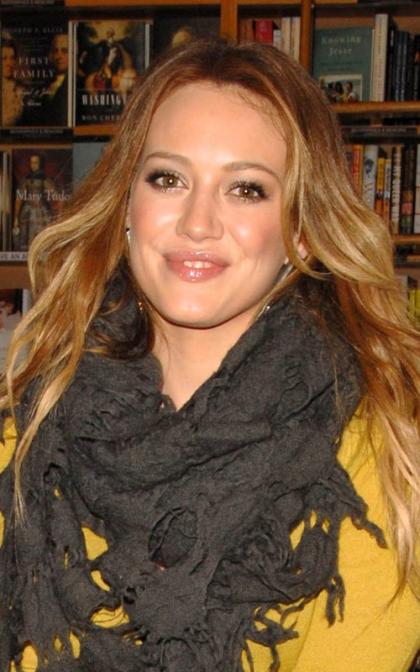 Hilary Duff's Charitable Book Signing