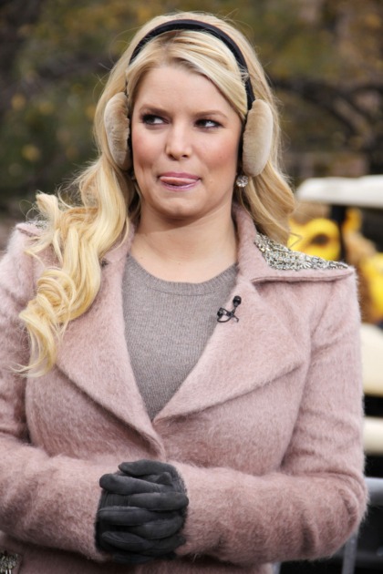 Is Jessica Simpson planning to wed on New Year's Day (1/1/11)'