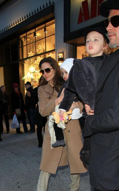 Brad Pitt and Angelina Jolie: Art Shop Twin Time