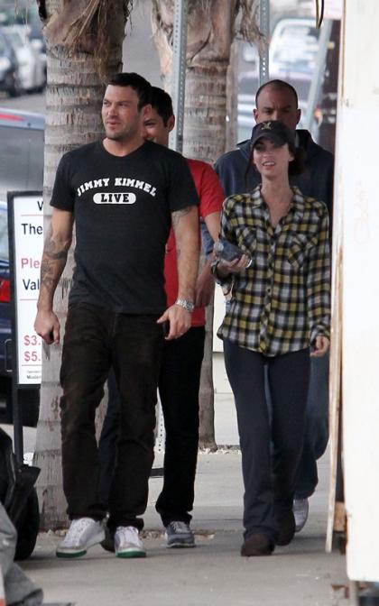  Megan Fox & Brian Austin Green: Coffee Shop Couple