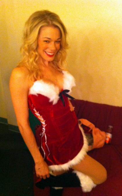LeAnn Rimes Tweets Her Holiday Excitement