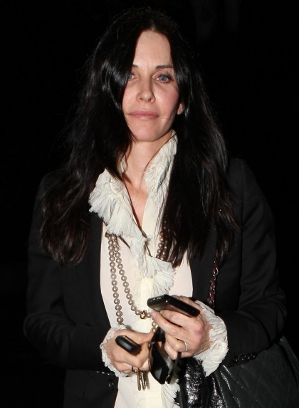 Courteney Cox sends mixed signals to her lover & estranged husband