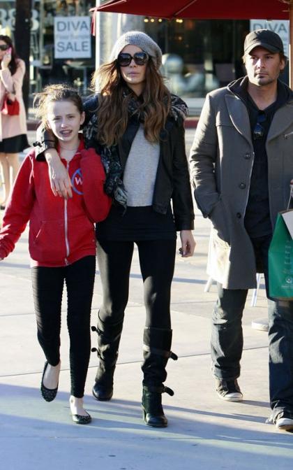 Kate Beckinsale & Family: Starbucks Winter Run