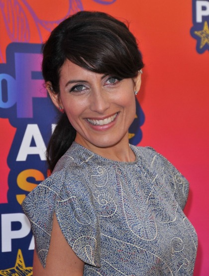 Lisa Edelstein of House hooks up with a recently separated artist