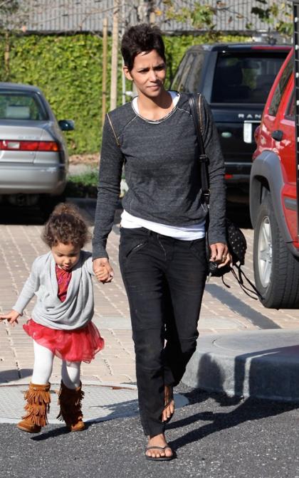 Halle Berry and Nahla: Shopping Sweeties