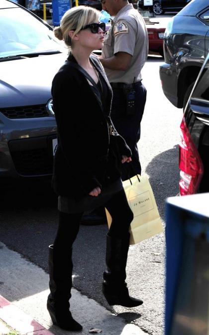 Reese Witherspoon: Santa Monica Shopper