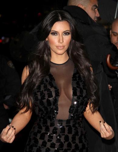 Kim Kardashian's Cleavage Does The Trick