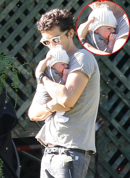 Orlando Bloom steps out for baby Flynn's first father-son photo op