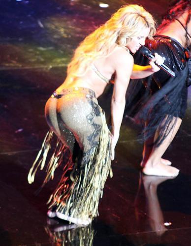 Shakira Shakes Her Sexy Booty