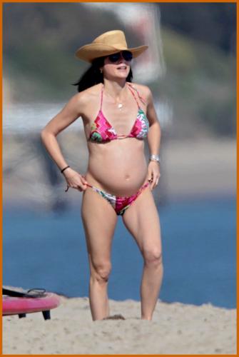Selma Blair Shows Off Pregnant Bikini Body