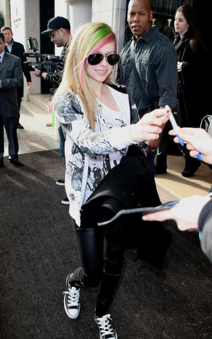 Avril Lavigne Brightens Up the City of Lights