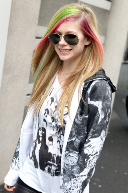 Avril Lavigne Still Thinks She's Punk