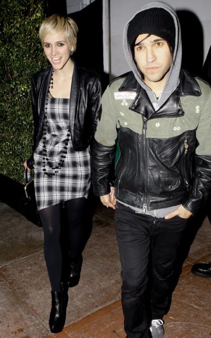 Ashlee Simpson Files for Divorce from Pete Wentz