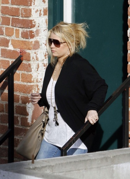 Enquirer: Jessica Simpson's fiance told her to lose weight or the wedding is off
