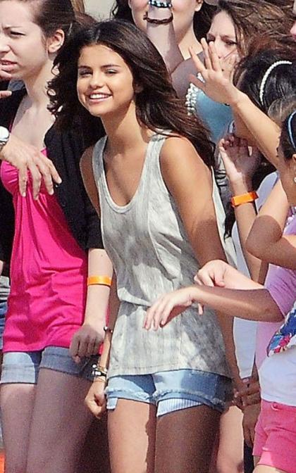 Selena Gomez: Dockweiler Beach Video Vixen