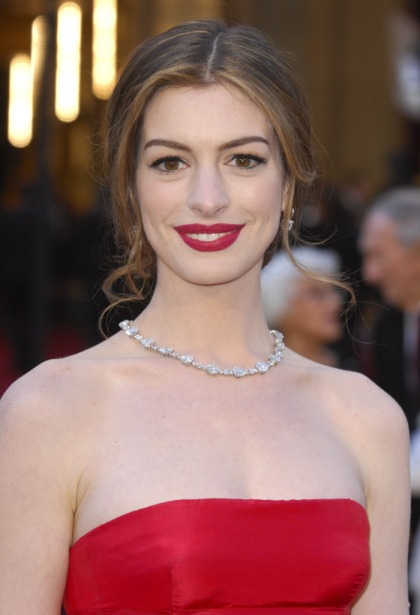 Was Anne Hathaway paid $750,000 to wear Tiffany's jewels during the Oscars'