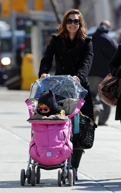 Pregnant Jessica Alba and Honor Marie: Strollin' about NYC