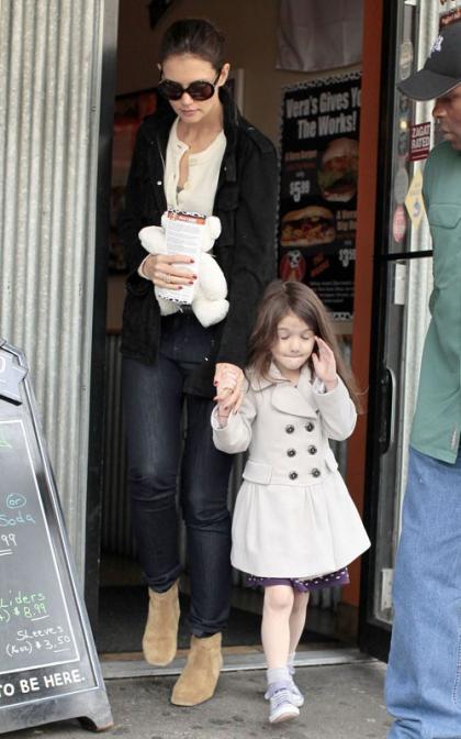 Katie Holmes & Suri: Vera's Burger Babes