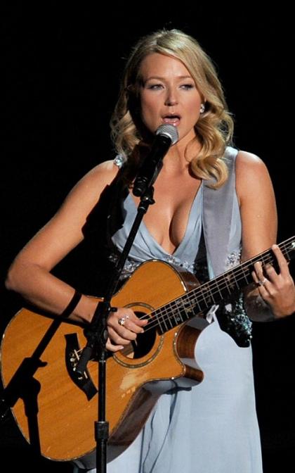 Jewel: Doing Fine after Car Accident
