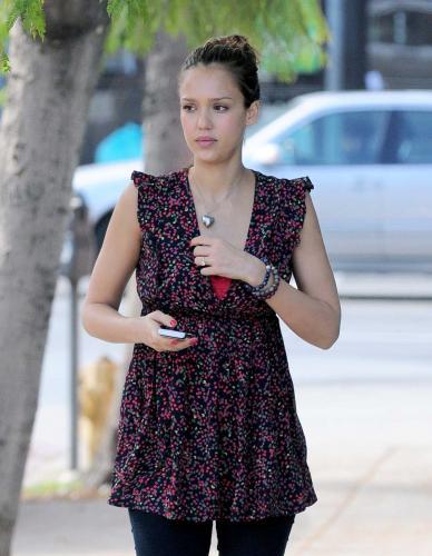 Jessica Alba Takes Her Hotness Out