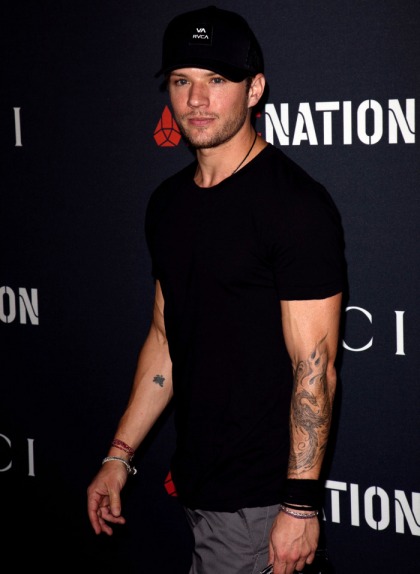 Is Ryan Phillippe paying his alleged baby mama's bills'