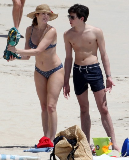 Stephanie Seymour's son manages to avoid feeling up his mom, for a change