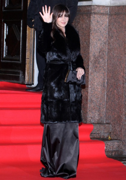 Monica Bellucci wraps her fidelity-hatin' tatas in fur: gorgeous or blah'