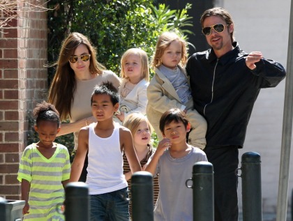 Brad Pitt, Angelina Jolie & all six kids were walking around NOLA