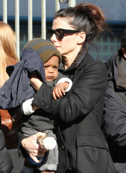 Sandra Bullock goes to the park with Louis, photo op or innocent outing?