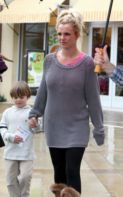 Britney Spears' Shopping Session with the Boys