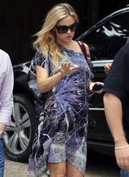 Pregnant Kate Hudson in  Brazil with Matt Bellamy 'I?m just starting to pop!'