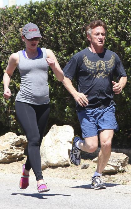 Scarlett Johansson's Weekend Run with Sean Penn!